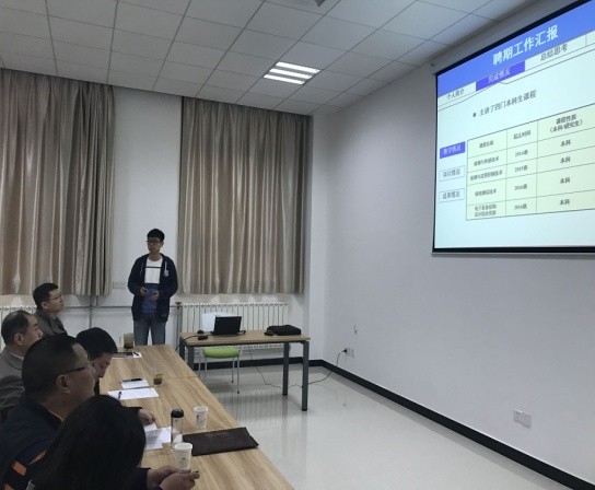 乐天使组织新进教师进行首聘期满述职汇报